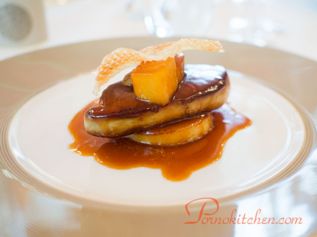 Escalope de foie gras de canard poêlèe, sauce passion